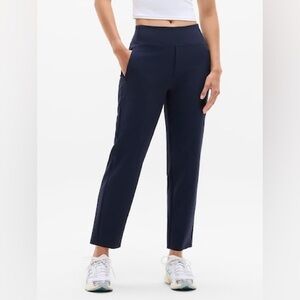 Athleta Endless High Rise Pant
Textured, stretch fabric in a tapered fit.